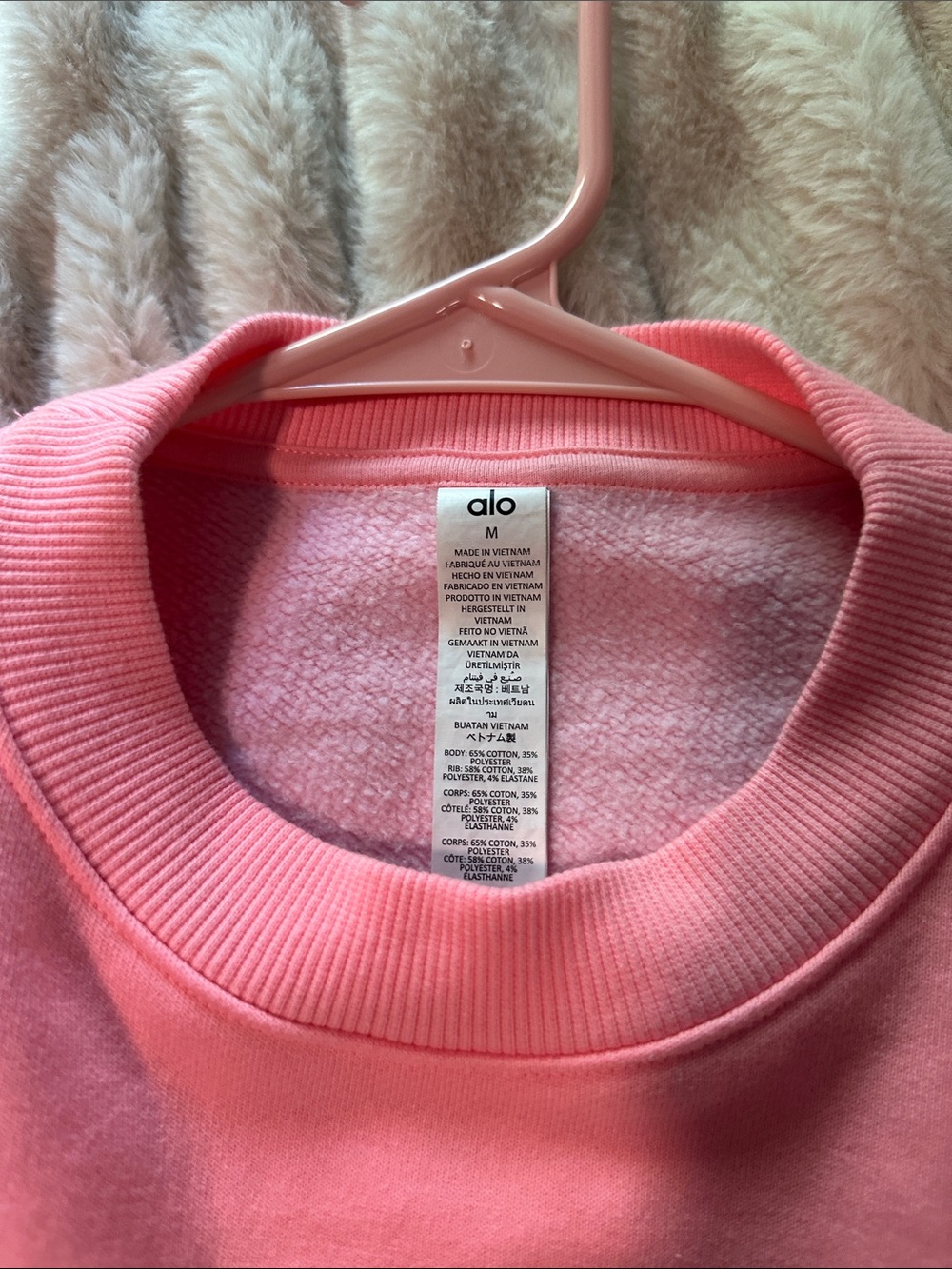 ALO Yoga Neon Bubblegum Pink Cropped Accolade Crewneck Sweatshirt Medium - Picture 3 of 11